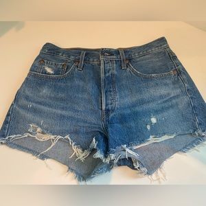 Levi’s 501 frayed denim cut off shorts - size 28